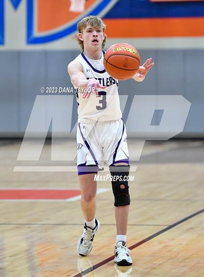 Thumbnail 2 in  Sam Rayburn vs. Tolar (UIL 2A Region II Semifinal) photogallery.