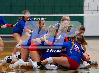 Thumbnail 3 in Western Boone vs. Guerin Catholic (IHSAA 3A Regional Championship) photogallery.