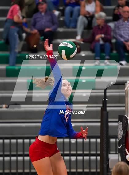 Thumbnail 3 in Western Boone vs. Guerin Catholic (IHSAA 3A Regional Championship) photogallery.