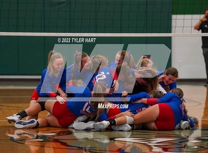 Thumbnail 2 in Western Boone vs. Guerin Catholic (IHSAA 3A Regional Championship) photogallery.