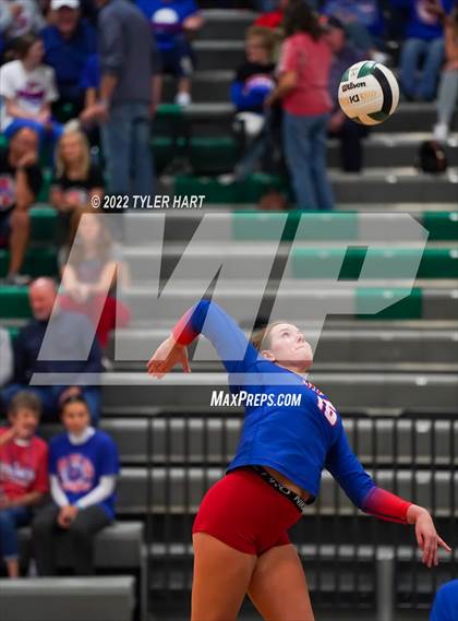 Thumbnail 2 in Western Boone vs. Guerin Catholic (IHSAA 3A Regional Championship) photogallery.