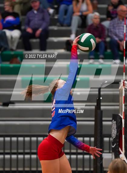 Thumbnail 3 in Western Boone vs. Guerin Catholic (IHSAA 3A Regional Championship) photogallery.