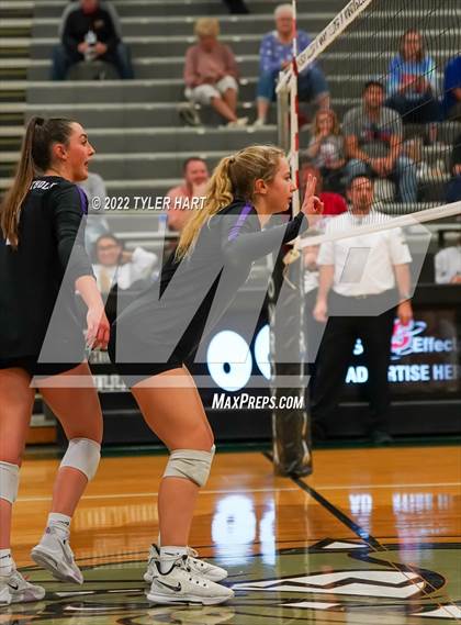 Thumbnail 2 in Western Boone vs. Guerin Catholic (IHSAA 3A Regional Championship) photogallery.