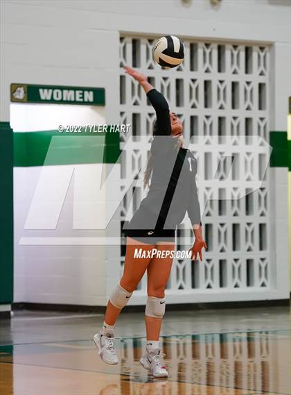 Thumbnail 1 in Western Boone vs. Guerin Catholic (IHSAA 3A Regional Championship) photogallery.