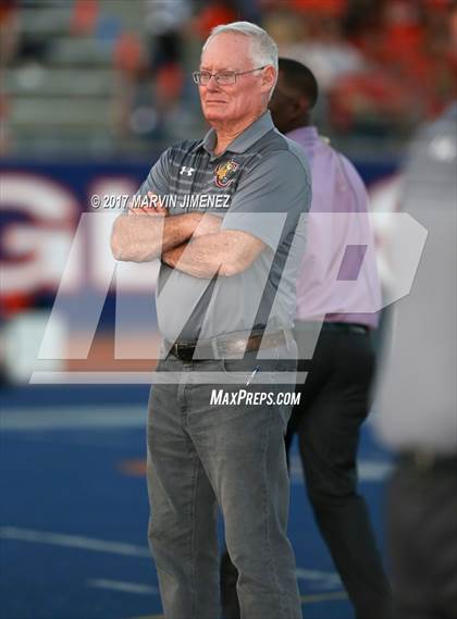 Thumbnail 2 in Oaks Christian vs Chaminade  photogallery.