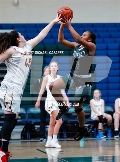 Thumbnail 2 in Torrey Pines vs. Mission Vista  (So. Cal. Holiday Prep Classic) photogallery.