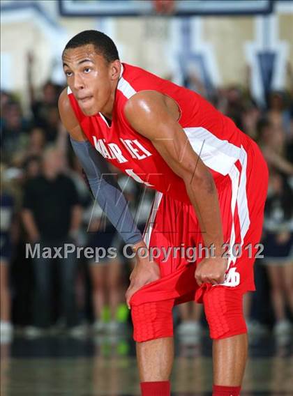Thumbnail 3 in Mater Dei vs. St. John Bosco photogallery.
