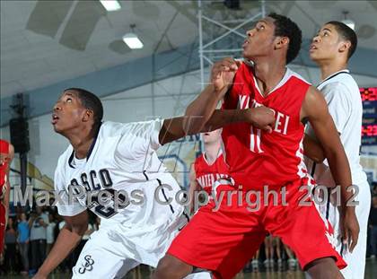 Thumbnail 1 in Mater Dei vs. St. John Bosco photogallery.