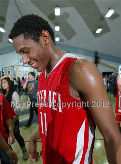 Thumbnail 2 in Mater Dei vs. St. John Bosco photogallery.