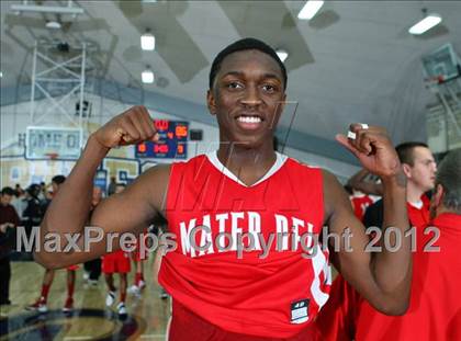 Thumbnail 3 in Mater Dei vs. St. John Bosco photogallery.