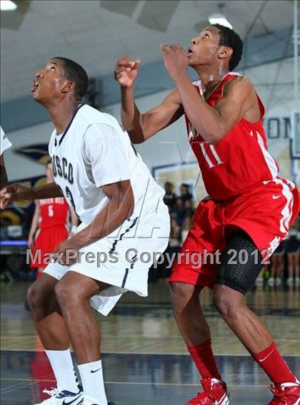 Thumbnail 3 in Mater Dei vs. St. John Bosco photogallery.