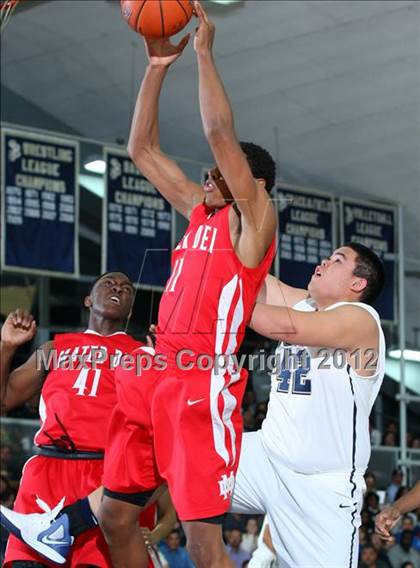 Thumbnail 3 in Mater Dei vs. St. John Bosco photogallery.