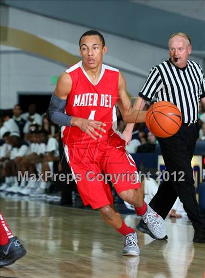 Thumbnail 3 in Mater Dei vs. St. John Bosco photogallery.