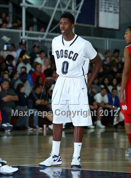 Thumbnail 2 in Mater Dei vs. St. John Bosco photogallery.