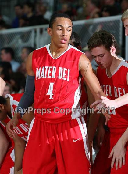 Thumbnail 3 in Mater Dei vs. St. John Bosco photogallery.