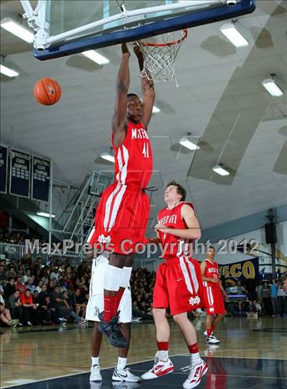 Thumbnail 3 in Mater Dei vs. St. John Bosco photogallery.