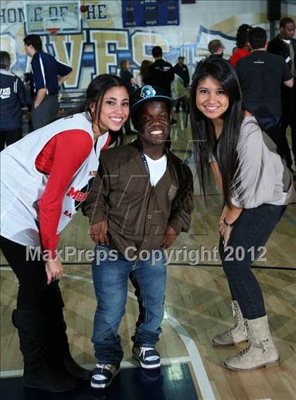 Thumbnail 1 in Mater Dei vs. St. John Bosco photogallery.
