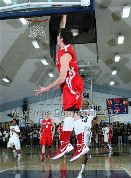 Thumbnail 1 in Mater Dei vs. St. John Bosco photogallery.
