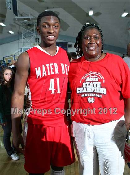 Thumbnail 3 in Mater Dei vs. St. John Bosco photogallery.