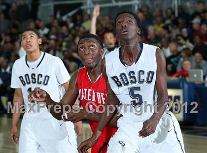 Thumbnail 2 in Mater Dei vs. St. John Bosco photogallery.