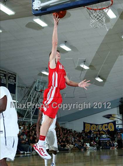 Thumbnail 3 in Mater Dei vs. St. John Bosco photogallery.