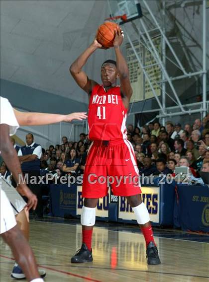 Thumbnail 3 in Mater Dei vs. St. John Bosco photogallery.