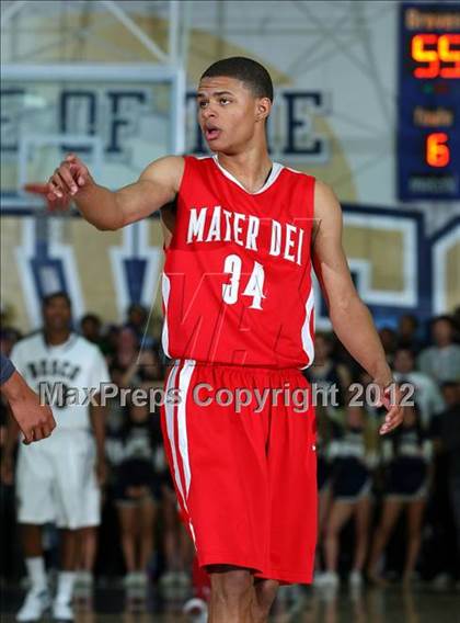 Thumbnail 2 in Mater Dei vs. St. John Bosco photogallery.