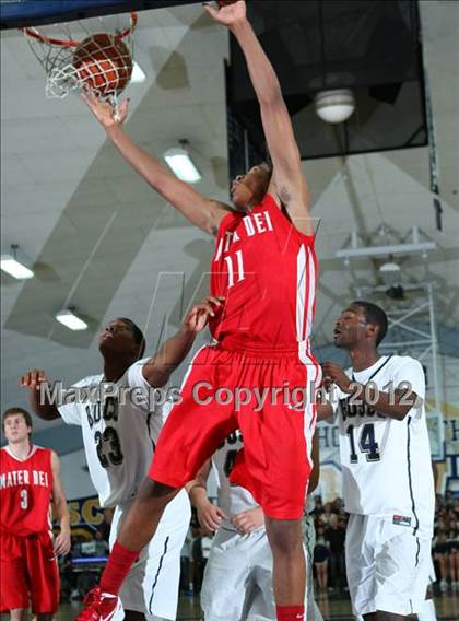 Thumbnail 2 in Mater Dei vs. St. John Bosco photogallery.