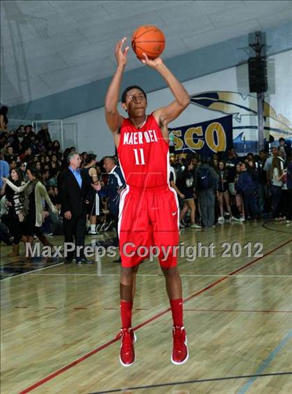 Thumbnail 3 in Mater Dei vs. St. John Bosco photogallery.