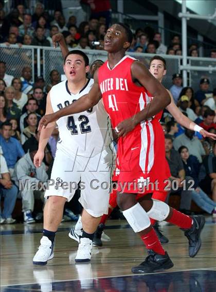 Thumbnail 3 in Mater Dei vs. St. John Bosco photogallery.
