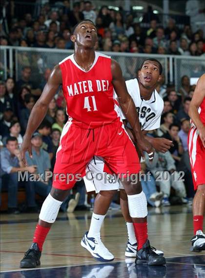 Thumbnail 2 in Mater Dei vs. St. John Bosco photogallery.