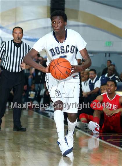 Thumbnail 2 in Mater Dei vs. St. John Bosco photogallery.