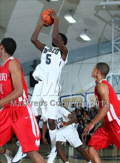 Thumbnail 3 in Mater Dei vs. St. John Bosco photogallery.