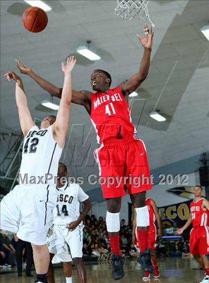 Thumbnail 3 in Mater Dei vs. St. John Bosco photogallery.