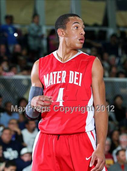 Thumbnail 3 in Mater Dei vs. St. John Bosco photogallery.
