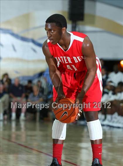 Thumbnail 2 in Mater Dei vs. St. John Bosco photogallery.