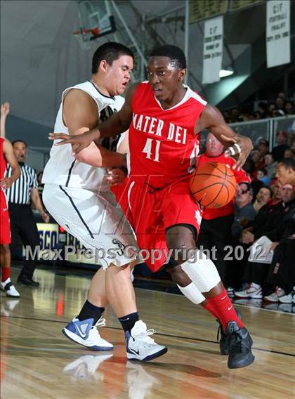 Thumbnail 3 in Mater Dei vs. St. John Bosco photogallery.