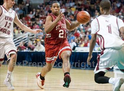 Thumbnail 3 in Lynn English vs. St. John's (MIAA D1 Final) photogallery.