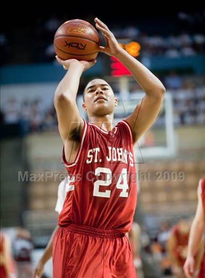 Thumbnail 1 in Lynn English vs. St. John's (MIAA D1 Final) photogallery.