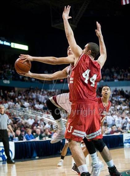Thumbnail 2 in Lynn English vs. St. John's (MIAA D1 Final) photogallery.
