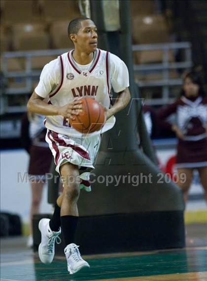 Thumbnail 2 in Lynn English vs. St. John's (MIAA D1 Final) photogallery.