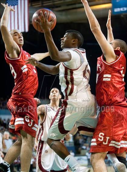 Thumbnail 1 in Lynn English vs. St. John's (MIAA D1 Final) photogallery.