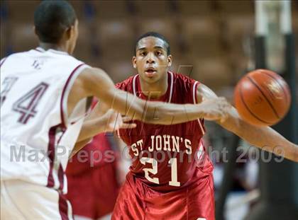 Thumbnail 2 in Lynn English vs. St. John's (MIAA D1 Final) photogallery.