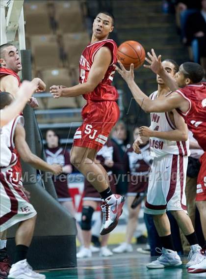 Thumbnail 1 in Lynn English vs. St. John's (MIAA D1 Final) photogallery.