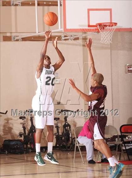 Thumbnail 3 in Sweetwater vs. Green Valley (MaxPreps Holiday Classic) photogallery.