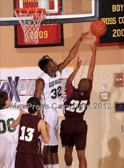 Thumbnail 2 in Sweetwater vs. Green Valley (MaxPreps Holiday Classic) photogallery.
