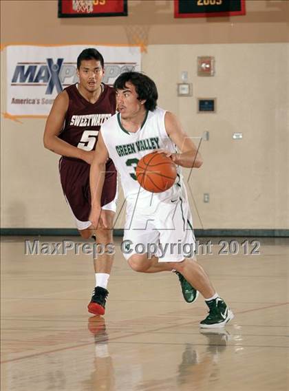 Thumbnail 2 in Sweetwater vs. Green Valley (MaxPreps Holiday Classic) photogallery.