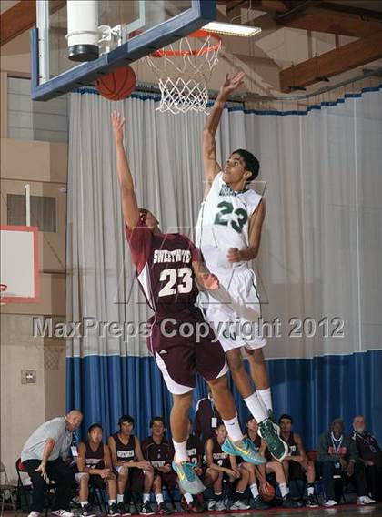 Thumbnail 2 in Sweetwater vs. Green Valley (MaxPreps Holiday Classic) photogallery.