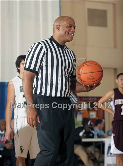 Thumbnail 2 in Sweetwater vs. Green Valley (MaxPreps Holiday Classic) photogallery.