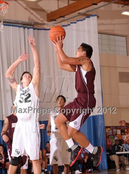 Thumbnail 1 in Sweetwater vs. Green Valley (MaxPreps Holiday Classic) photogallery.